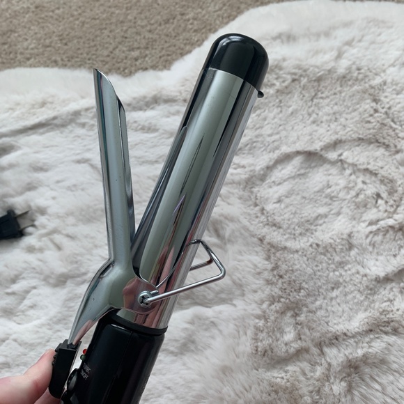 Conair Instant Heat Curling Iron- 1.25" - Picture 3 of 10